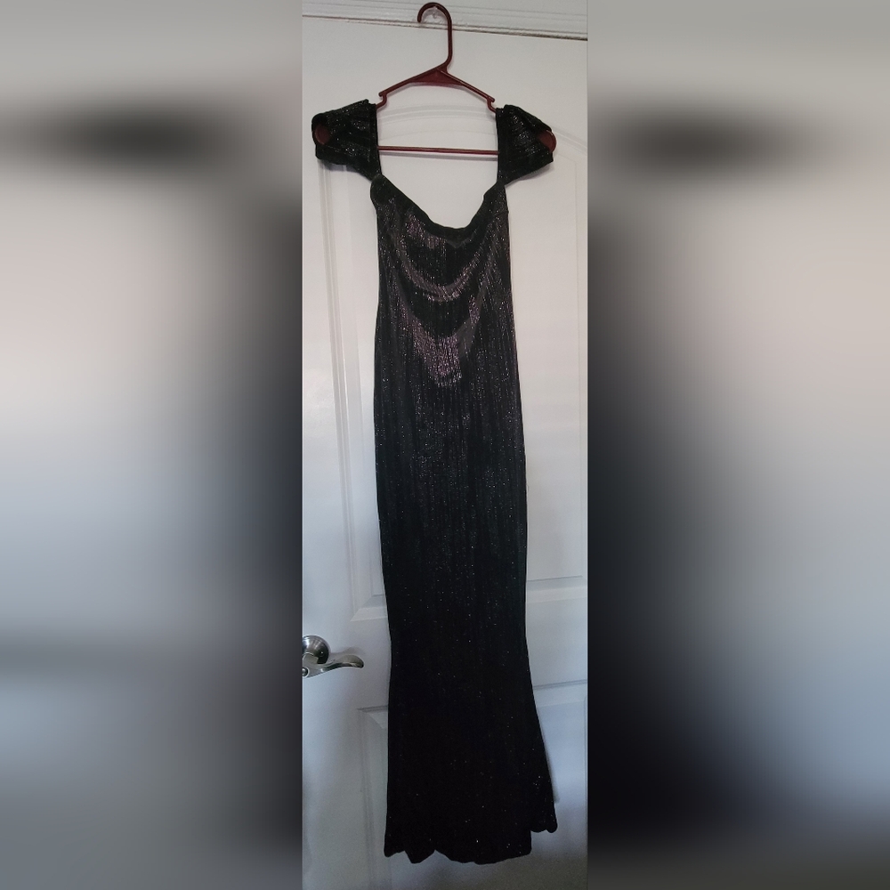 Elegant Black Shimmering Gown